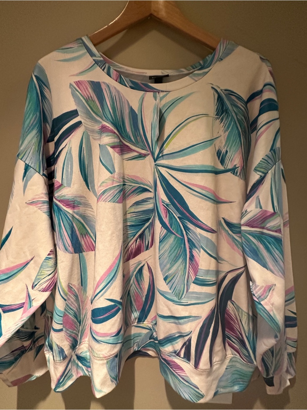 Torrid Long Sleeve Beach Leaves Sweatshirt size 0 (12)